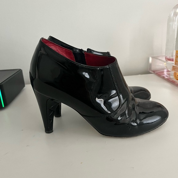 black booties healed - Picture 2 of 5